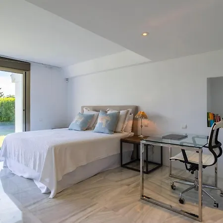 Felice , Fantastic Villa, 8 Min - & Puerto Banous, Villa Marbella